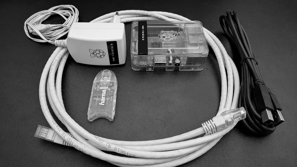 Raspberry Pi 2 per Network UPS Tools con alimentatore, cavo di rete e cavo USB